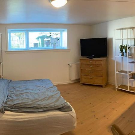 Apartamento Vaerelse Med Eget Kokken Og Bad Esbjerg Exterior foto
