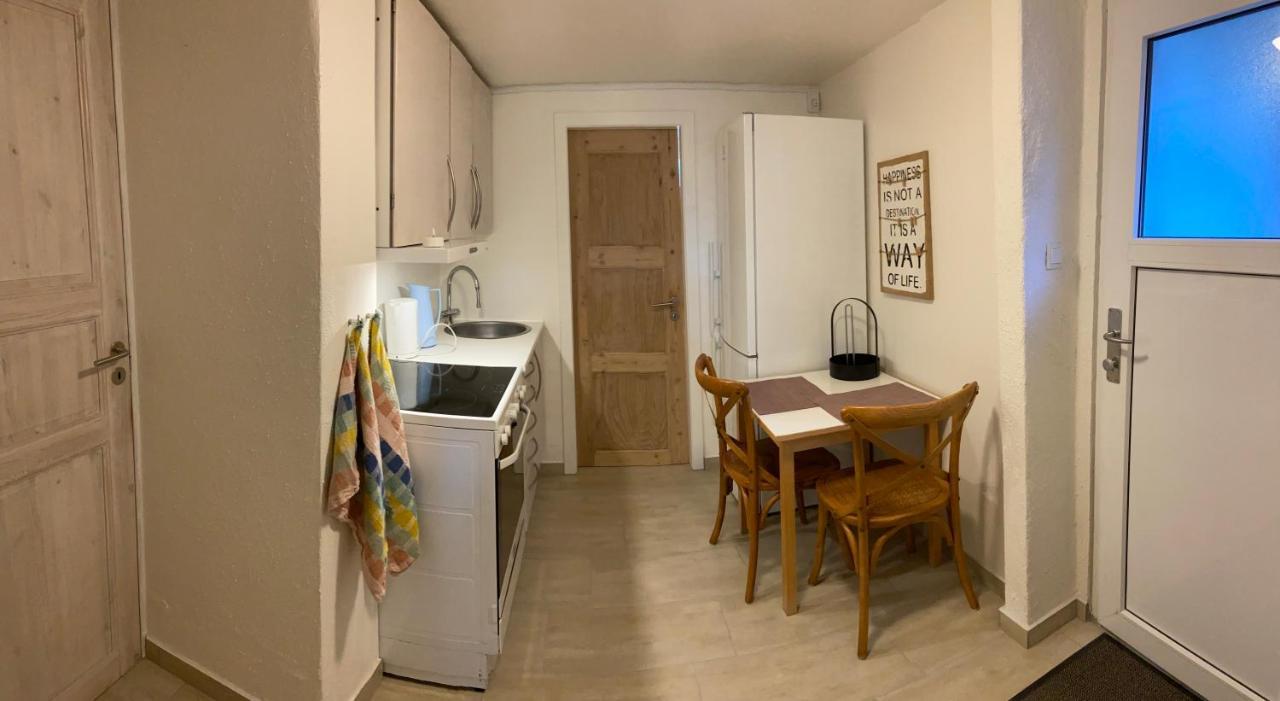 Apartamento Vaerelse Med Eget Kokken Og Bad Esbjerg Exterior foto
